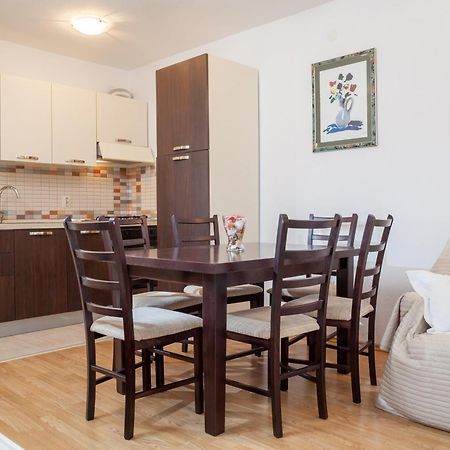 Apartments Leut 80M From The Sea Подгора Екстериор снимка