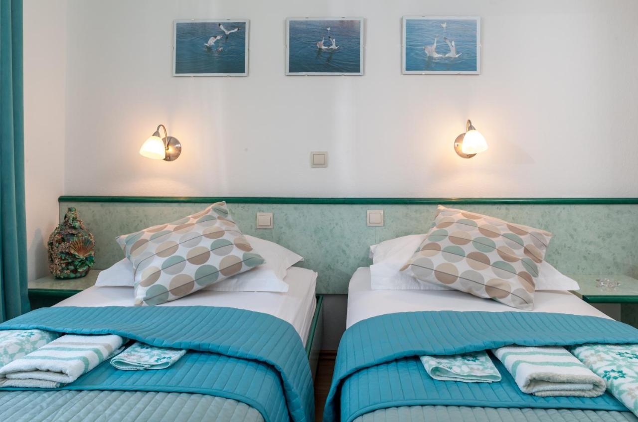 Apartments Leut 80M From The Sea Подгора Стая снимка