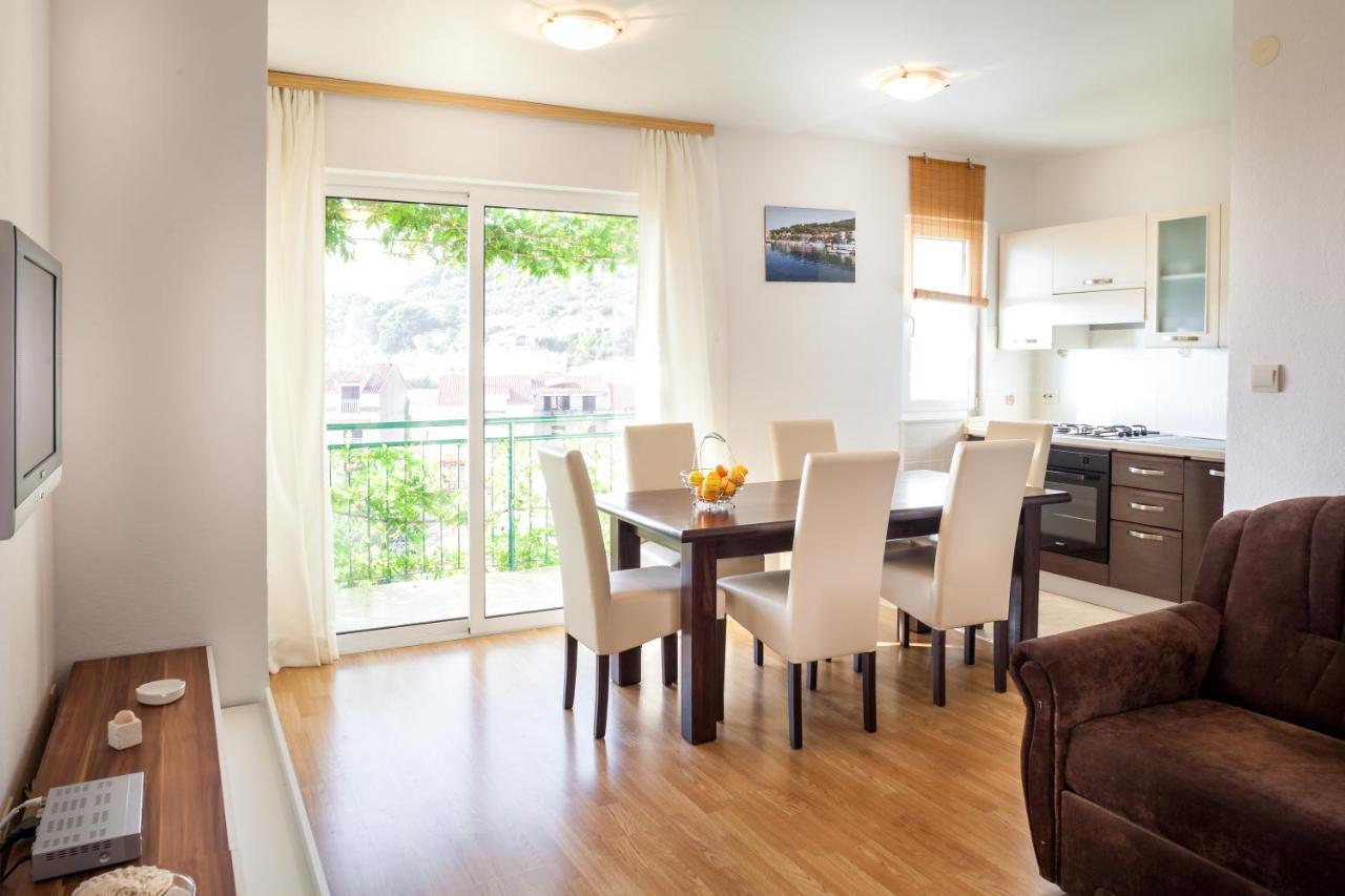 Apartments Leut 80M From The Sea Подгора Стая снимка