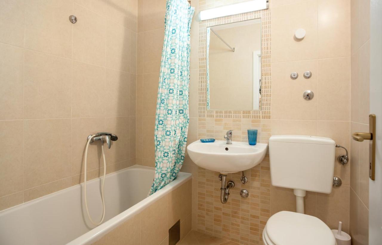 Apartments Leut 80M From The Sea Подгора Стая снимка