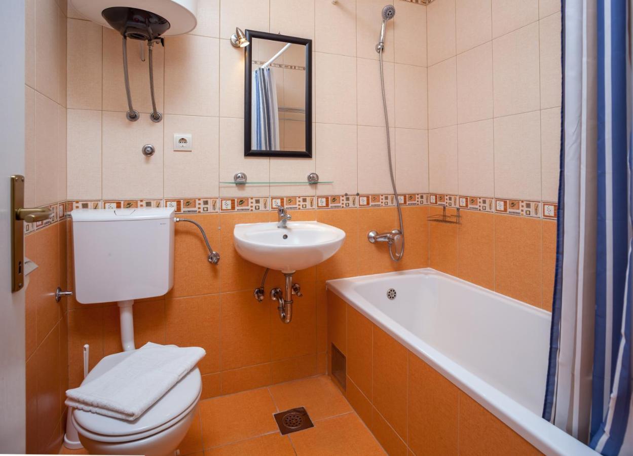 Apartments Leut 80M From The Sea Подгора Стая снимка
