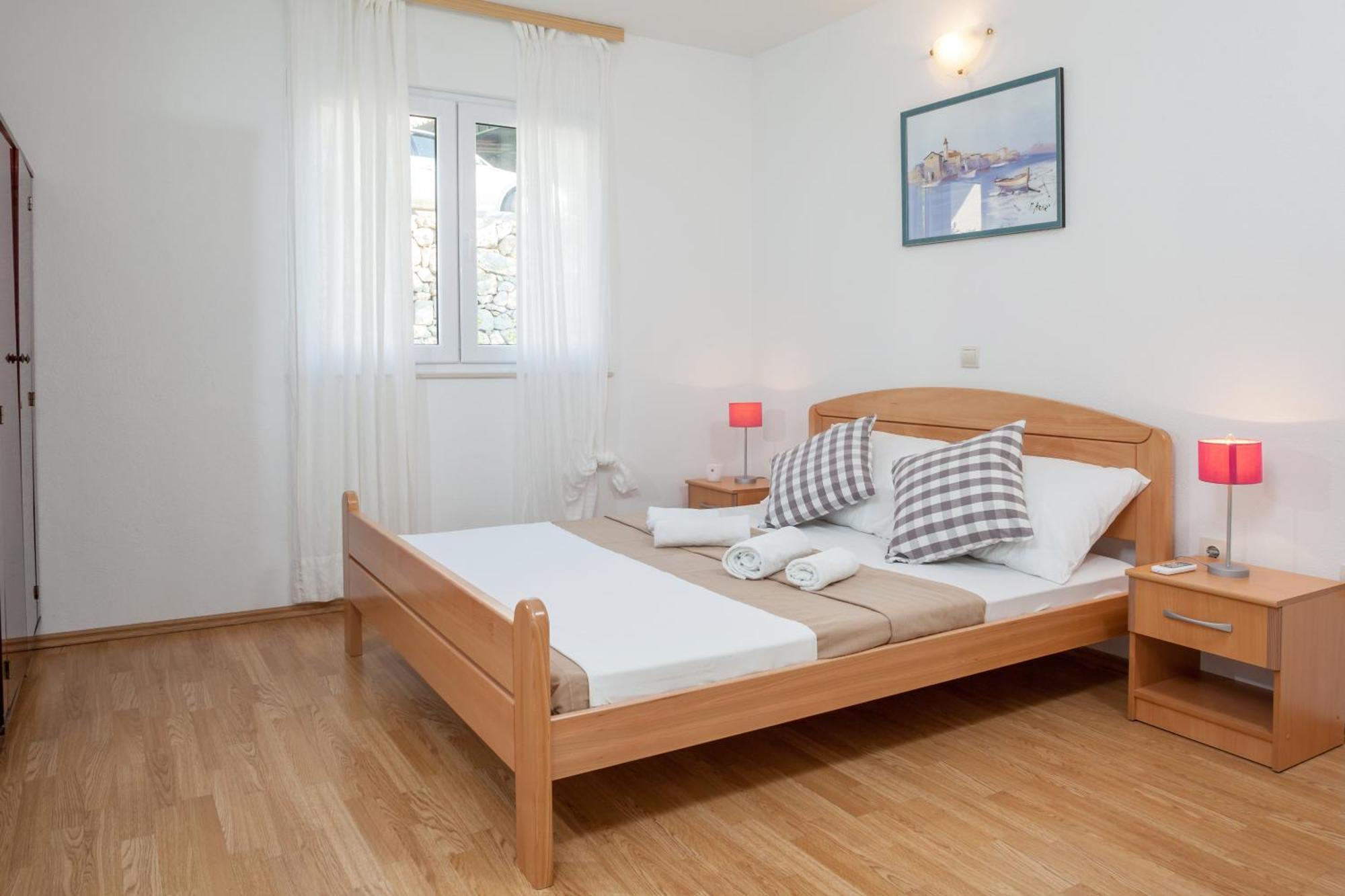 Apartments Leut 80M From The Sea Подгора Стая снимка