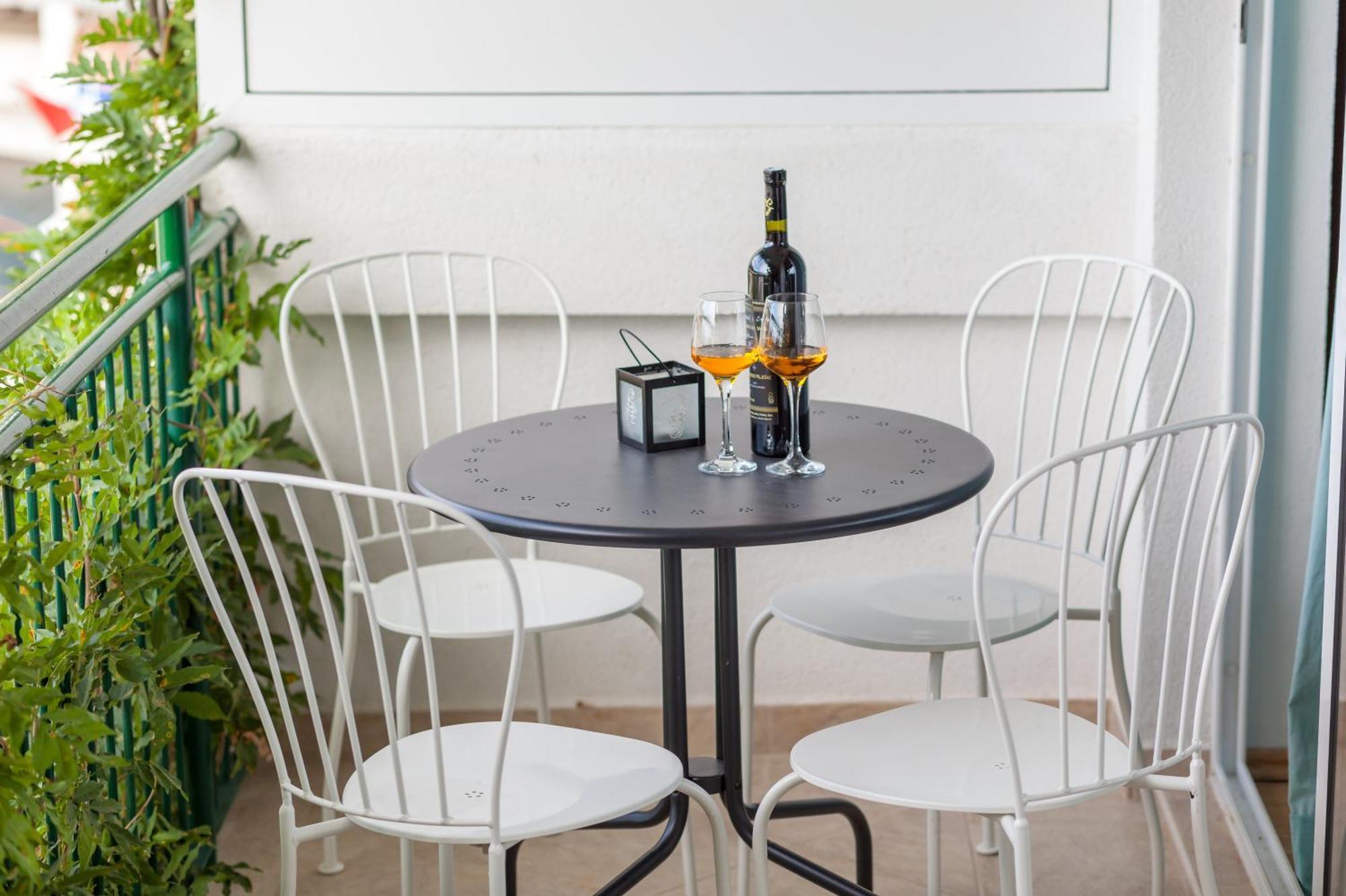 Apartments Leut 80M From The Sea Подгора Стая снимка