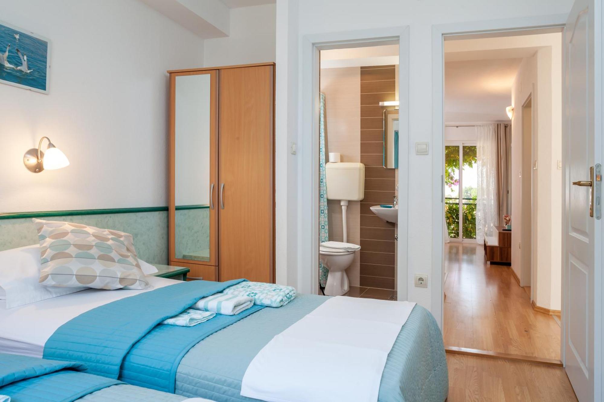 Apartments Leut 80M From The Sea Подгора Стая снимка